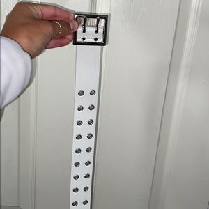 women’s Urban Outfitters White Belt